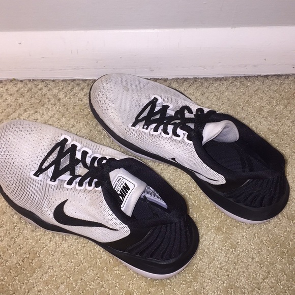 nike running shoes - Picture 2 of 3